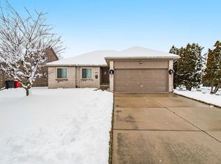 28288 Charleen Rd, Chesterfield, MI 48047