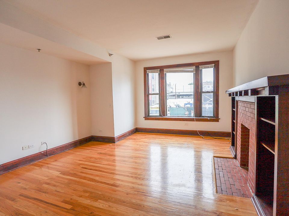 1st image of 3704 N Sheffield Ave #1