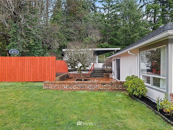 3rd image of 828 W Pine St