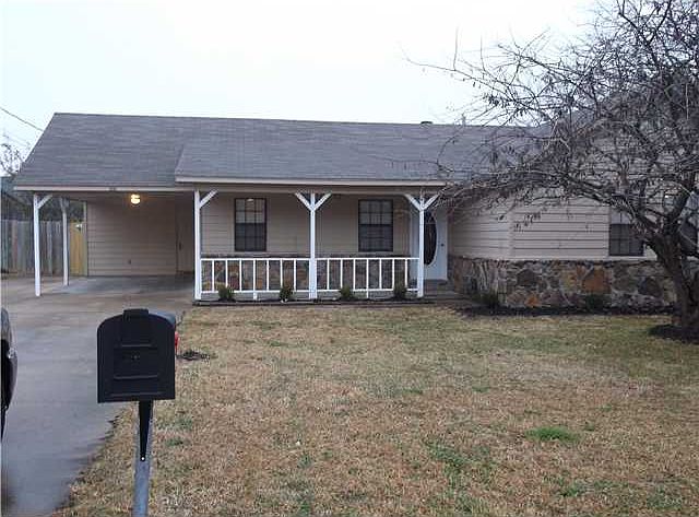 1st image of 100 Parkwood Ln