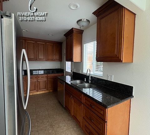 5th image of 922 W 25th St APT 1