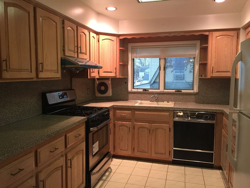 1st image of 2215 Lee St #2FL