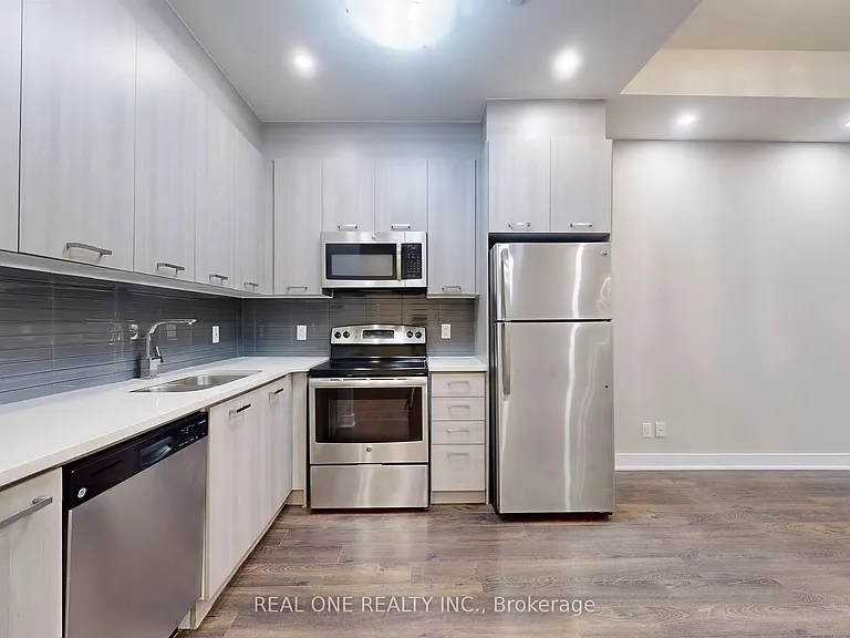 150 Main St W #613 — Photo 11