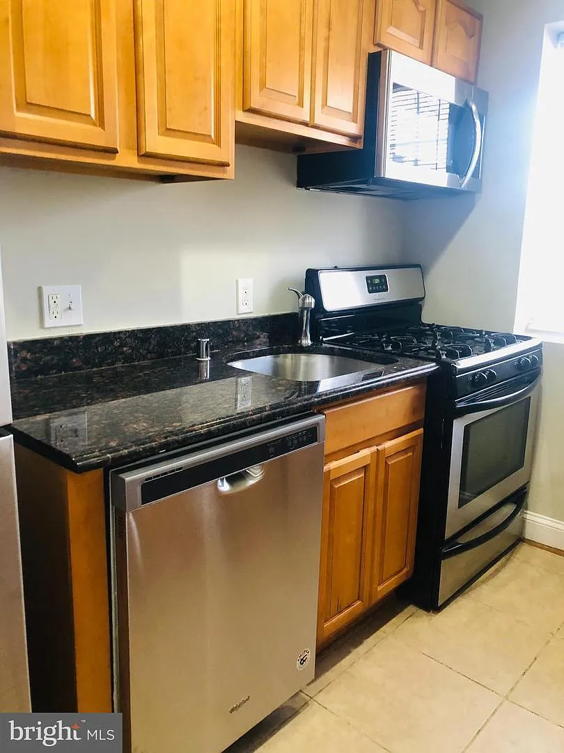 2 bed, 716 sqft, $1,255 — Photo 4