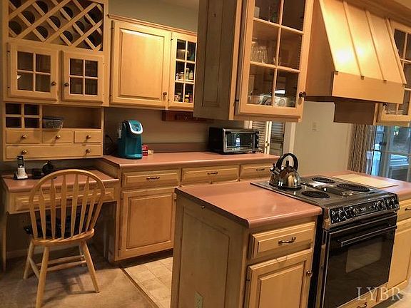 3rd image of 504 Lake Vista Dr