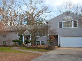 9 Circlewood Dr, Coventry, RI 02816