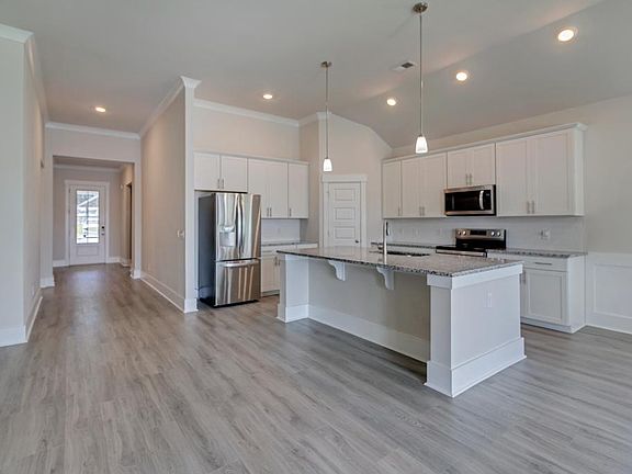 3rd image of 117 Oldwood Dr