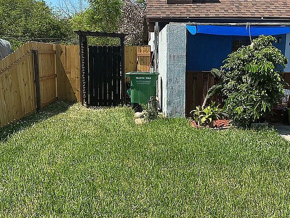 3rd image of 218 Columbia Dr