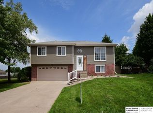 1120 Palomino Cir, Papillion, NE 68046
