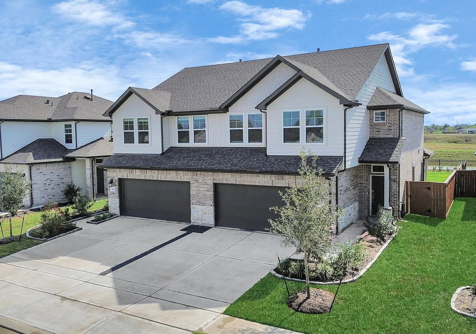 Welcome to the Sage Spacious Style, Effortless Elegance. — Photo 2