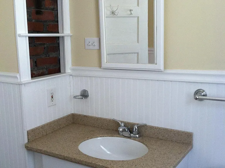 19 Russell St #LOWER — Photo 6