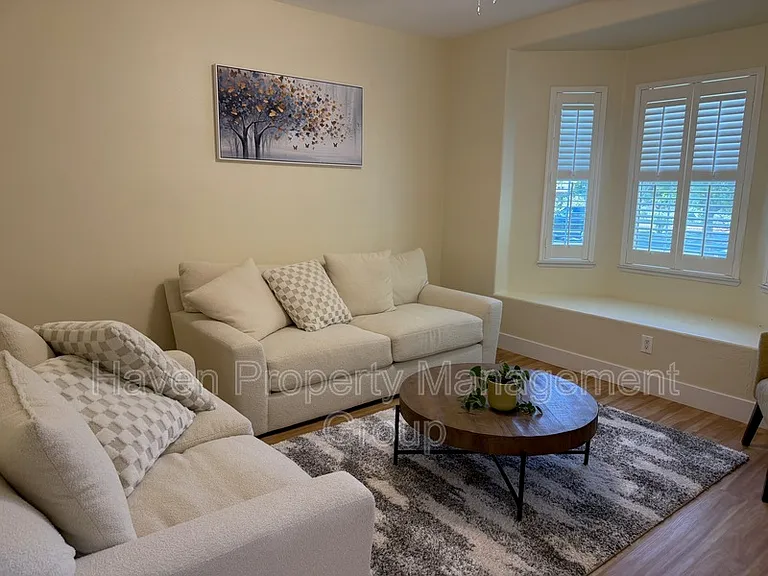49 E Heritage Dr — Photo 2