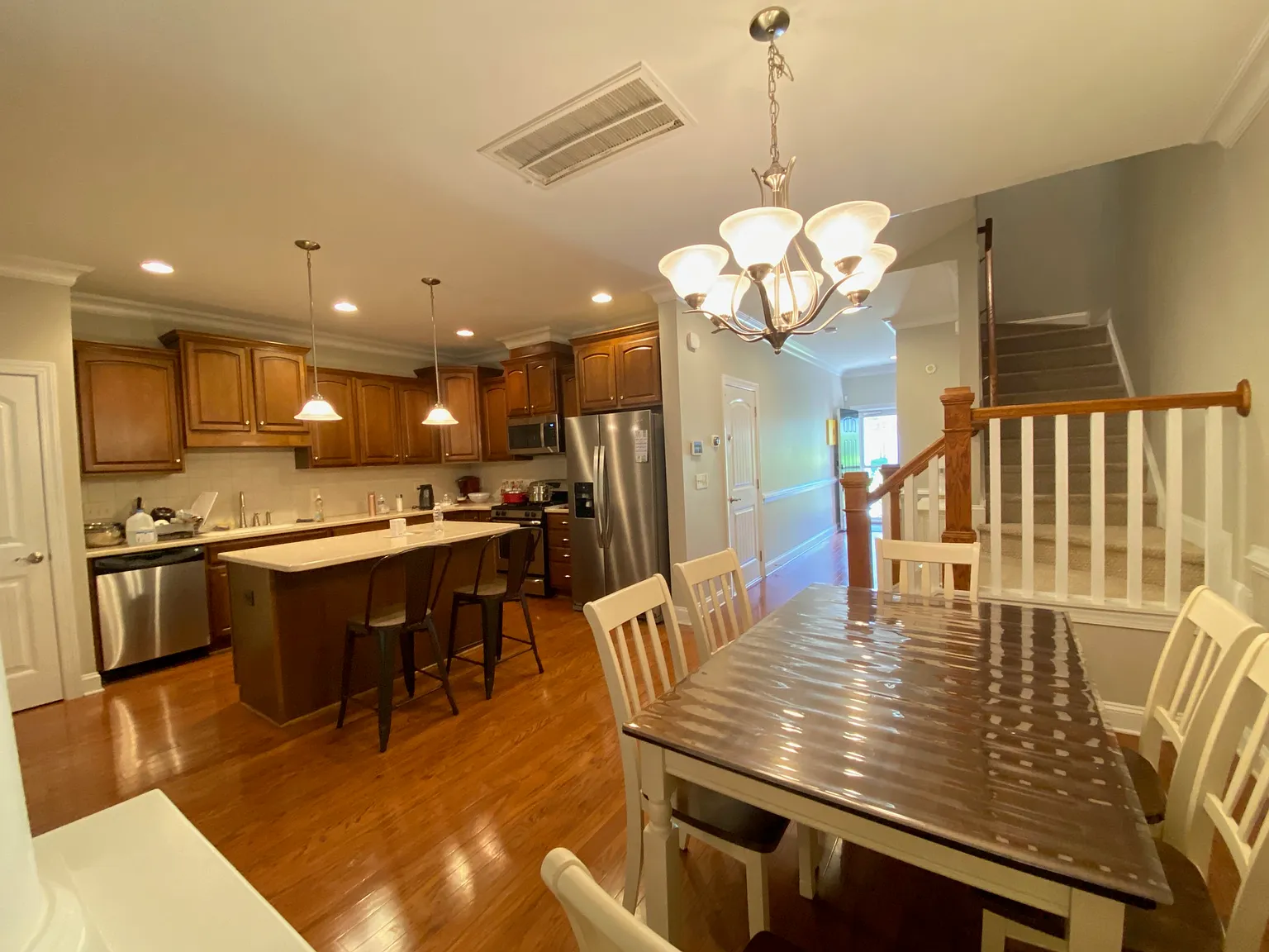 3 bed, 2.5 bath, 2000 sqft, $2,200 — Photo 4