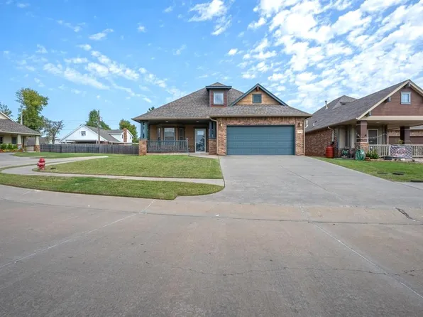 758 Glenhaven Villas Ct, Midwest City, OK 73110