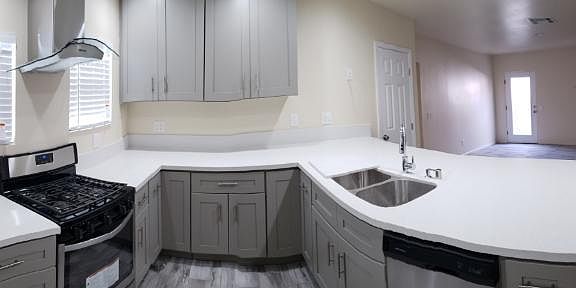 4th image of 15535 Blaine Ave