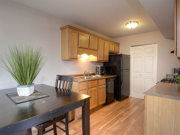 3rd image of 1814 Jamestown Cir