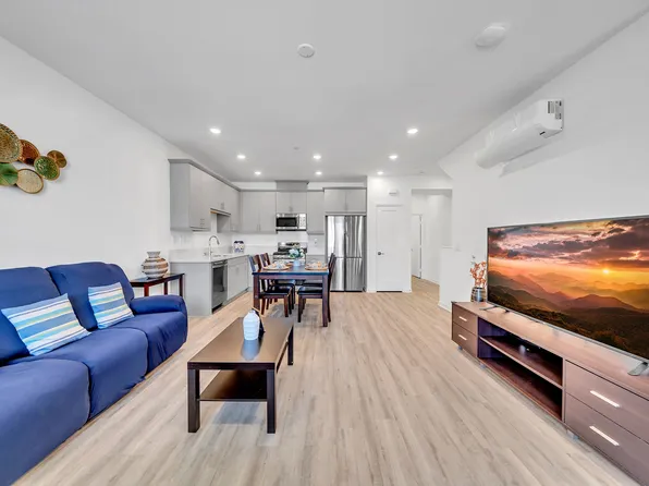 110 Scratch Rd, Covina, CA 91722