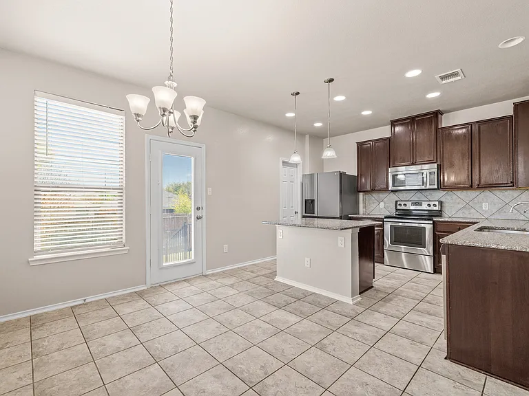 1214 Lonesome Oak Dr — Photo 10