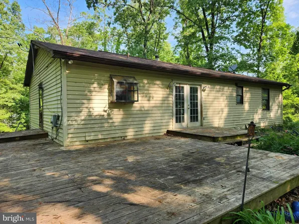 49 No Mans Ln, Augusta, WV 26704