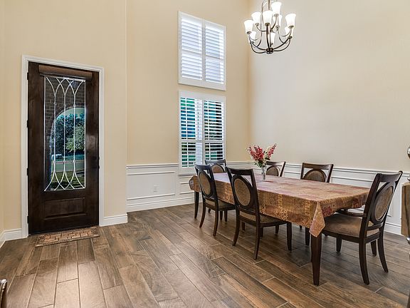 5th image of 239 Shannon Cir