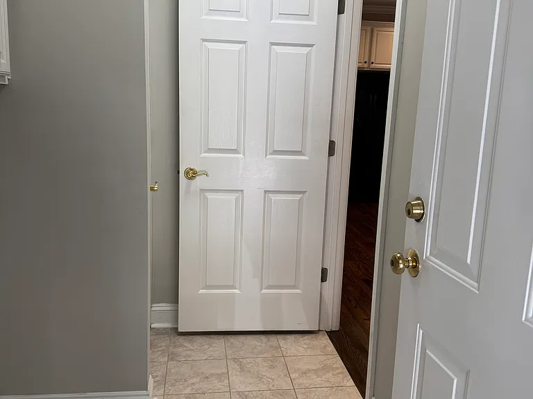 5065 Cramer Woods Dr — Photo 9