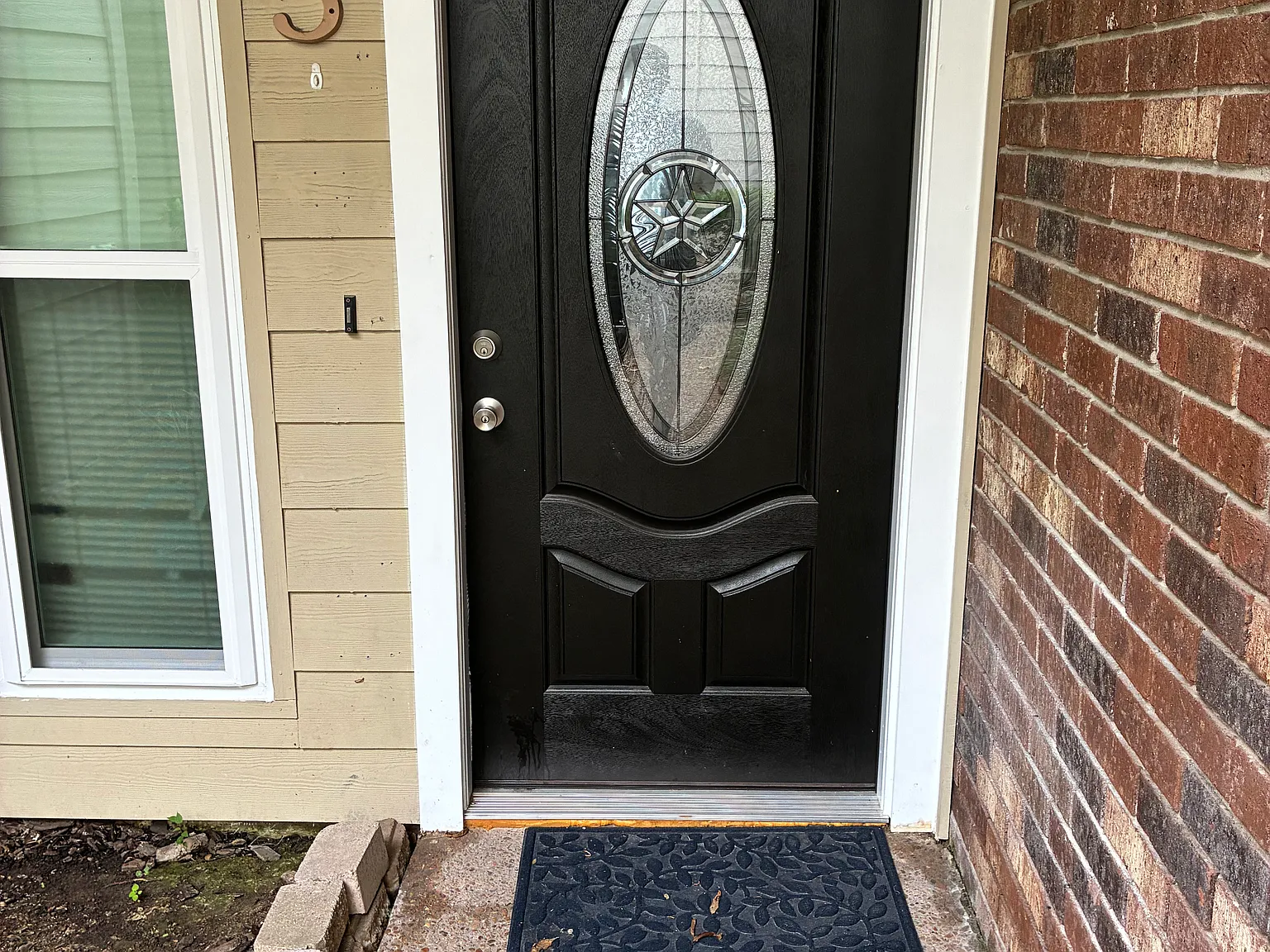 2 bed, 2.5 bath, 1920 sqft, $2,200 — Photo 2