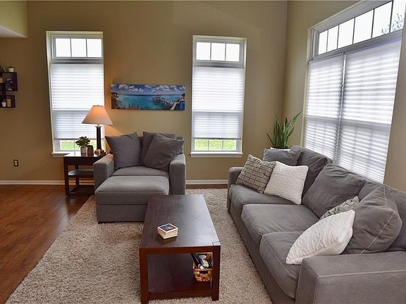 3rd image of 325 Teal Cir