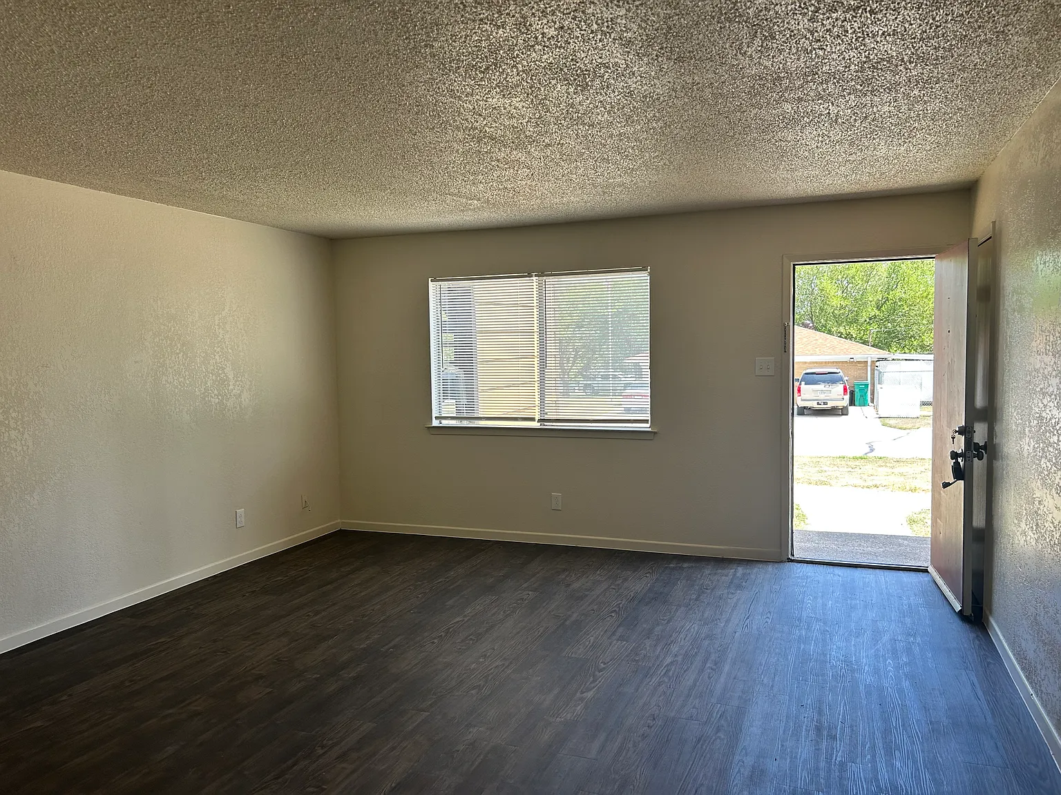 2 bed, 958 sqft, $750 — Photo 4