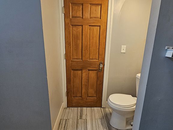 5th image of 28 E Grand Ave #D1