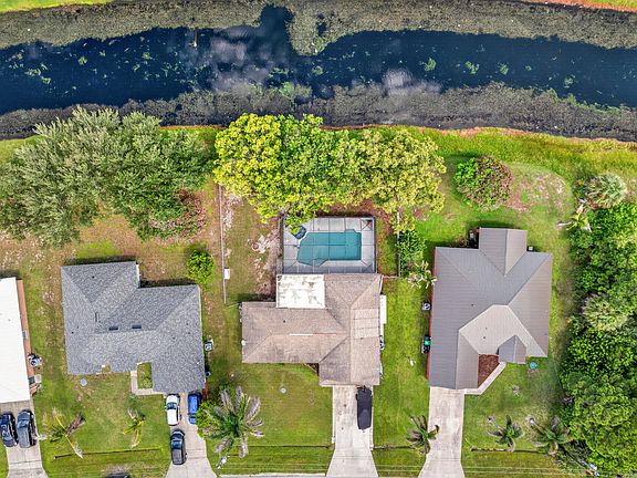 3rd image of 2081 SE SOUTH BUTTONWOOD Drive