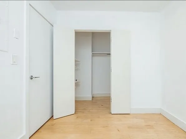 96 Woodpoint Road image 9 of 23