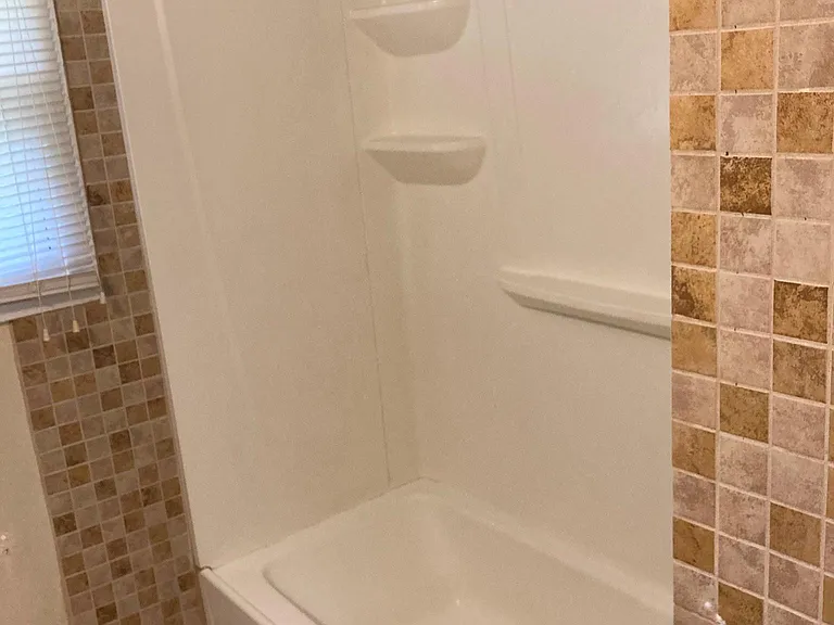 115 Kingsbury Cir — Photo 7