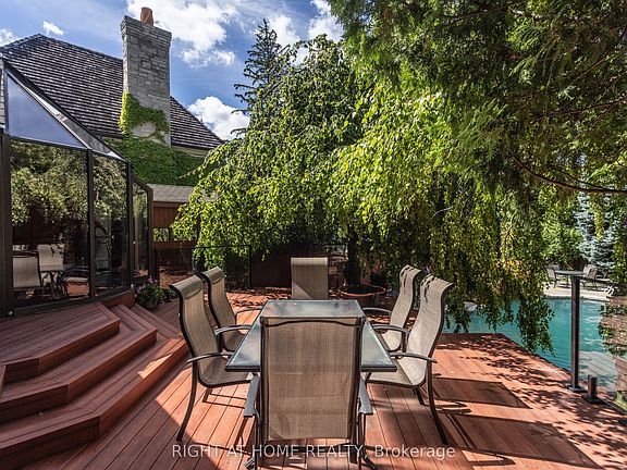 3rd image of 428 Russell Hill Rd