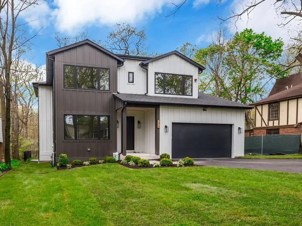 2624 Roslyn Cir, Highland Park, IL 60035