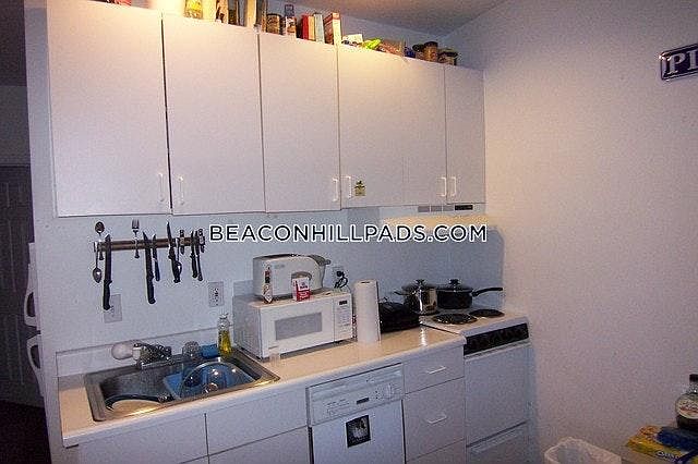 2nd image of 37 S Russell St #3VV