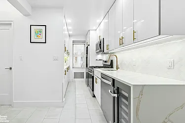 325 East 77th Street, #1E