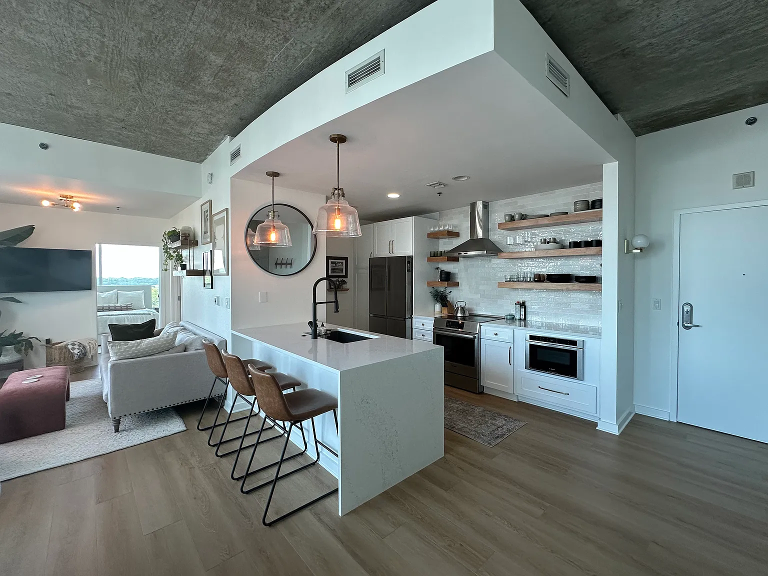 1 bed, 872 sqft, $2,850 — Photo 2