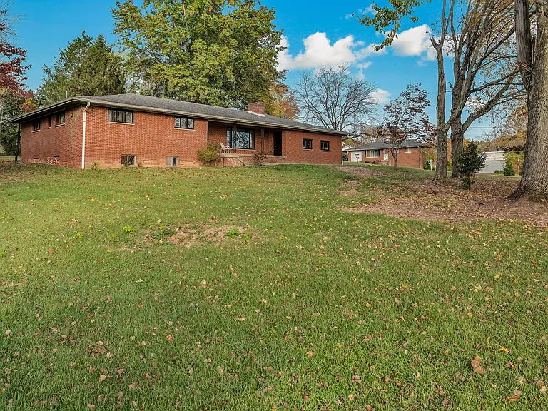 106 Litton Hts — Photo 2