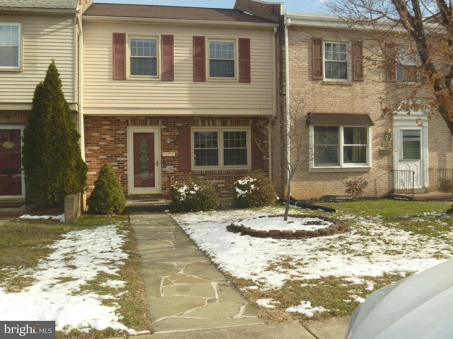 811 Woodlawn Cir photo 1
