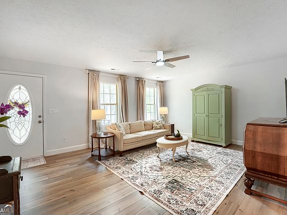 5th image of 181 Bishop Rd NW