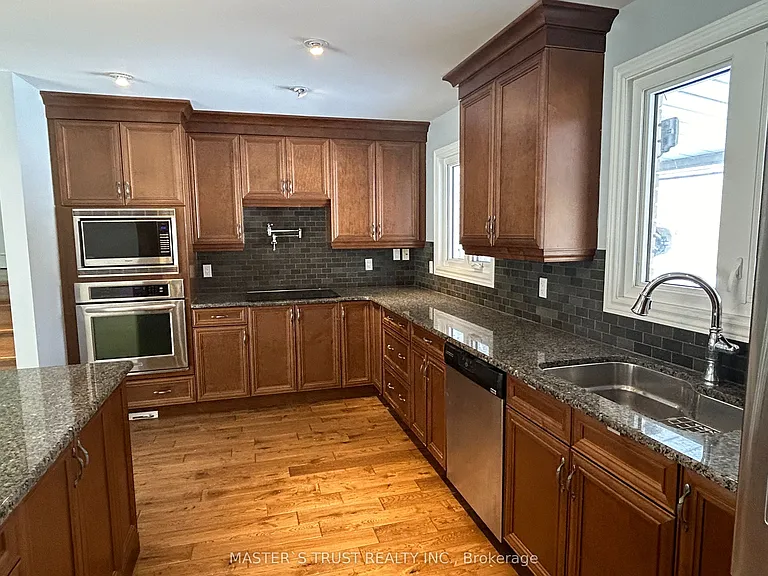 5183 Cherryhill Cres — Photo 8