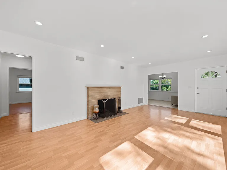 10257 McVine Ave — Photo 2