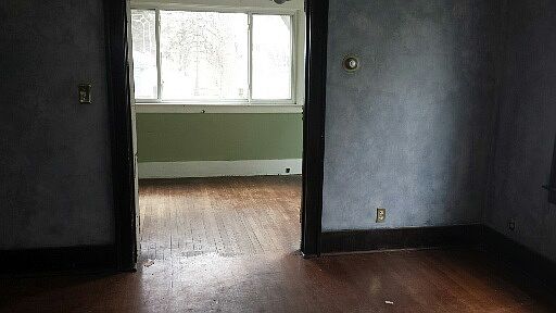 5th image of 81 West End St