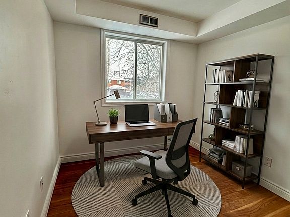 5th image of 28 Victoria Ave N #207