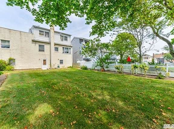 3rd image of 76 Bay St