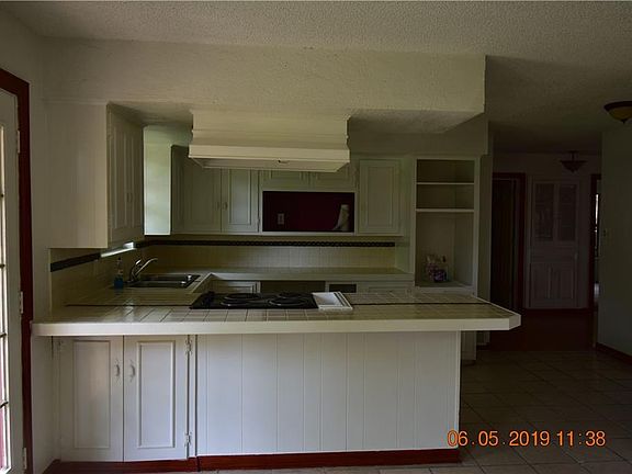 5th image of 1001 Holiday Dr