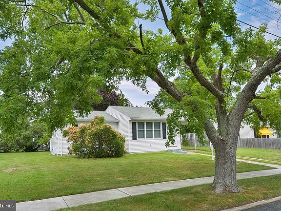 4th image of 613 Caspian Ave
