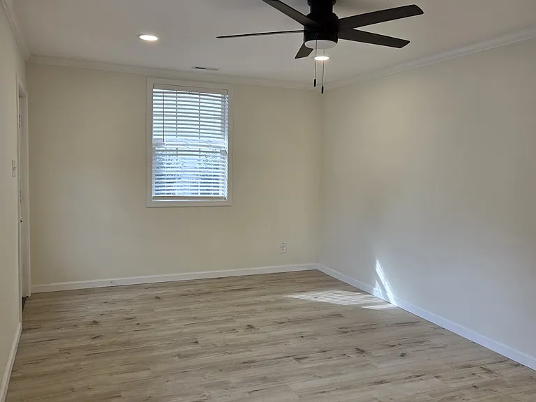 108 S Dixon Ave — Photo 10