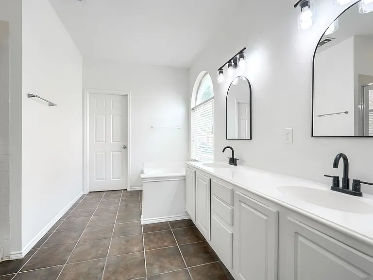 8217 Rayburn Ln — Photo 3
