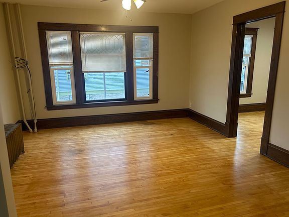 2nd image of 1094 13th Ave SE Unit 1